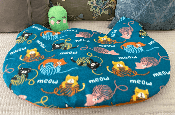 $5 OFF! Screaming Pickles Handmade Cat - Head Shaped Blue Fleece Pet Bed Cozy Mat: Kittens with Yarn - Glad Dogs Nation | ALL Profits Donated