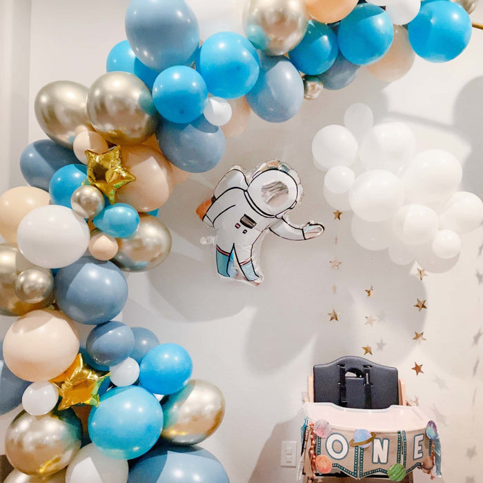 Astronaut balloon garland cluster with white balloons and a small astronaut cutout