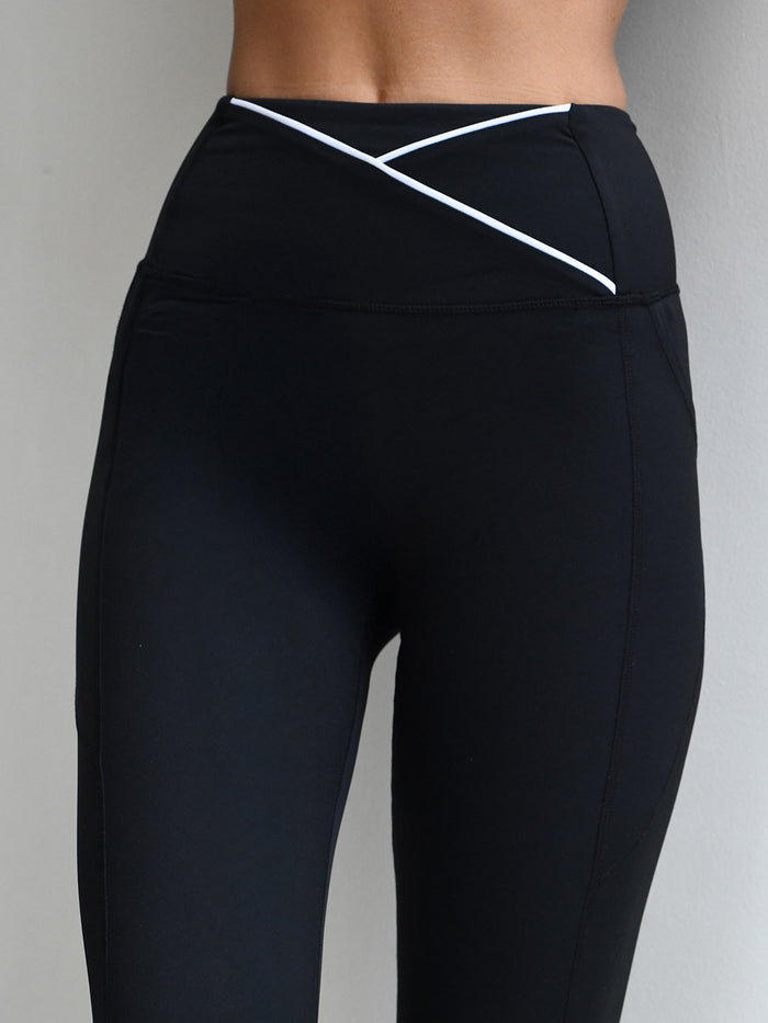 Billie  legging in black with white piping detAil from NAIA Active active wear collection