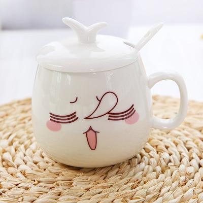 Ceramic mug with lid, white finish, sleepy face with winking eyes and long nose