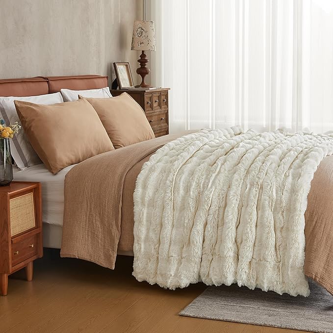 Cream Faux Fur Queen Blanket – 90"x90" | 750GSM Wavy Bubble Texture | Pure Luxury Plush Throw for Bed, Sofa & Chaise Lounge
