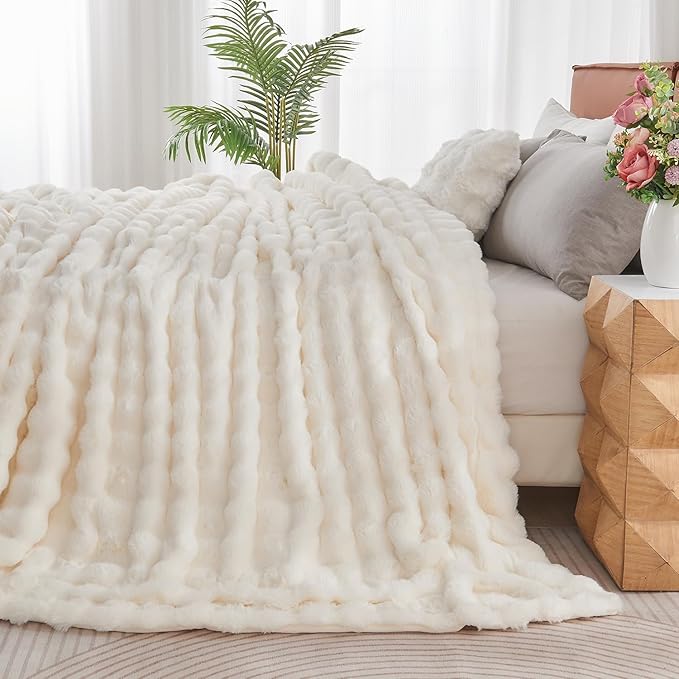 Cream White Big Bubble Faux Fur Queen Blanket – 90"x90" | 800GSM Luxury Rabbit Fluff | Spectacular Bubble Throw for Bed & Sofa
