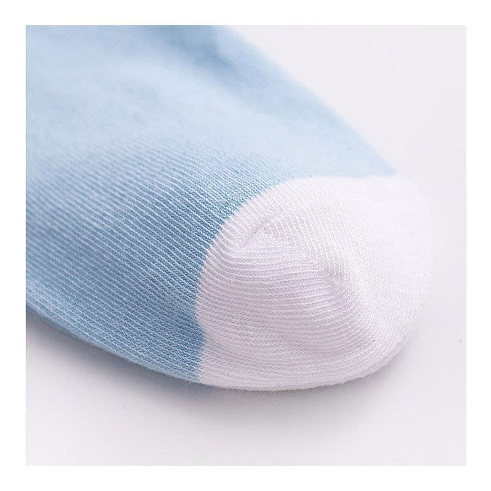 Light blue ankle sock with white toe and partial white cloud design