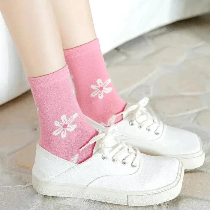 Pink crew socks with white daisy-style flower pattern